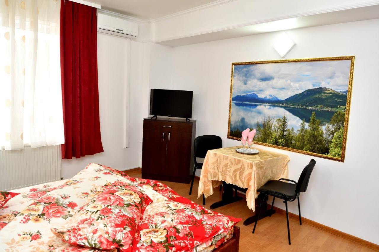 Caransebeş Casa Simescu I旅舍 外观 照片